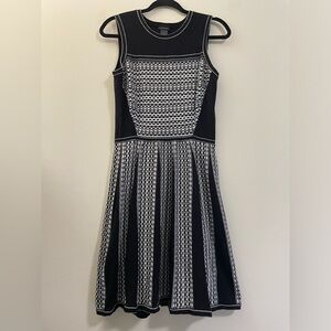 Ann Taylor Sleeveless Pleated Sweater Dress in Black and White -‎ S